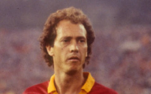 Paulo-Roberto-Falcao