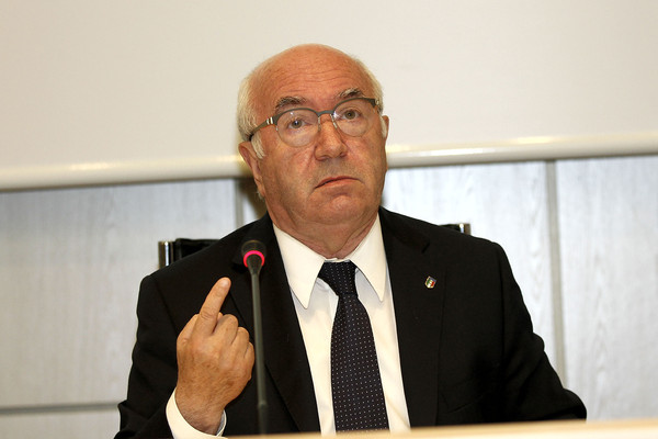 TAVECCHIO-ZIMBIO.COM