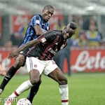 VIDEO: Balotelli stringe la maglia rossonera