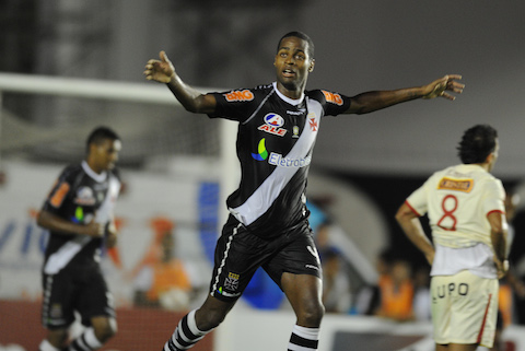 Vasco' s Dede celebrates his goal agains