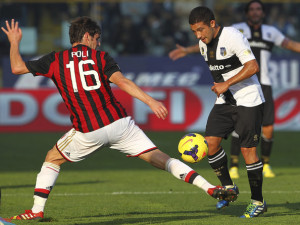 Walter+Gargano+Parma+FC+v+AC+Milan+QbMSOKNWD3cl
