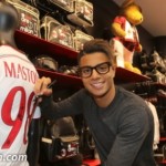 Le foto di ieri di Hachim Mastour allo Store di Casa Milan